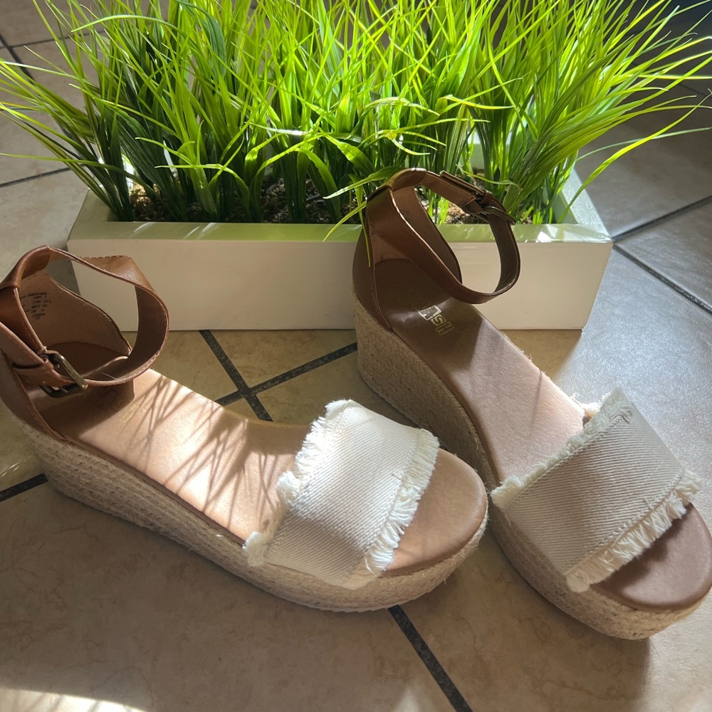 Platform sandals 🤍